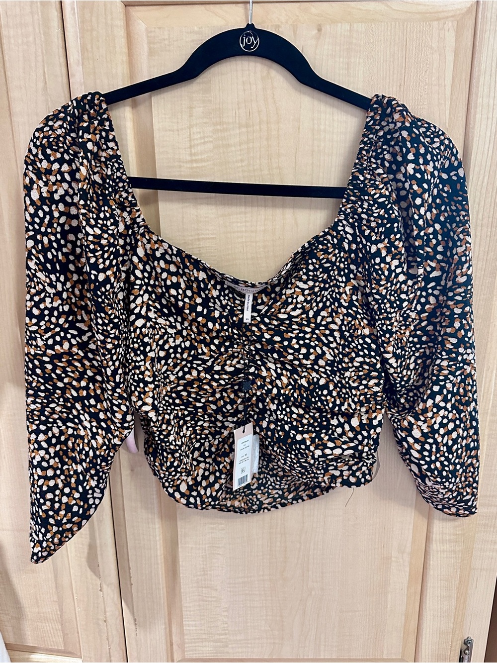 BCBGeneration Black Printed Puff Sleeve Crop Top with Tan & White Speckles